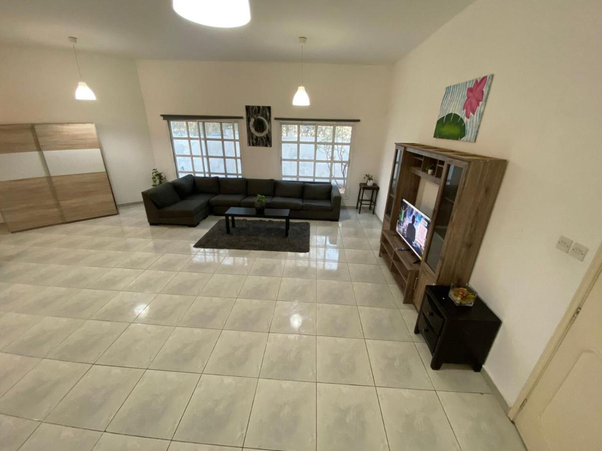 Comfortable Private Rooms In Compound Housing Dubai Eksteriør bilde