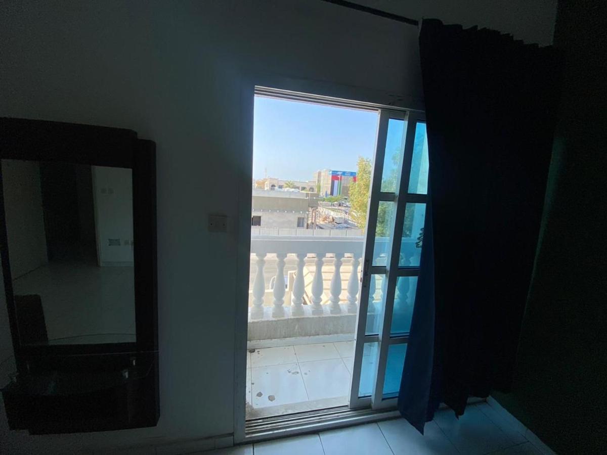 Comfortable Private Rooms In Compound Housing Dubai Eksteriør bilde