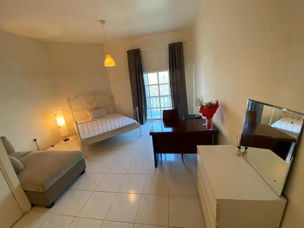 Comfortable Private Rooms In Compound Housing Dubai Eksteriør bilde