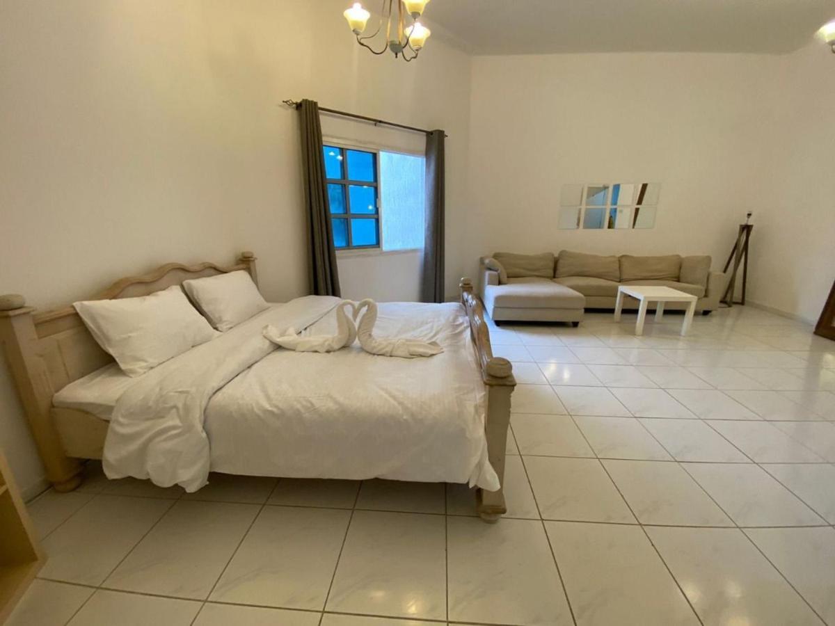 Comfortable Private Rooms In Compound Housing Dubai Eksteriør bilde