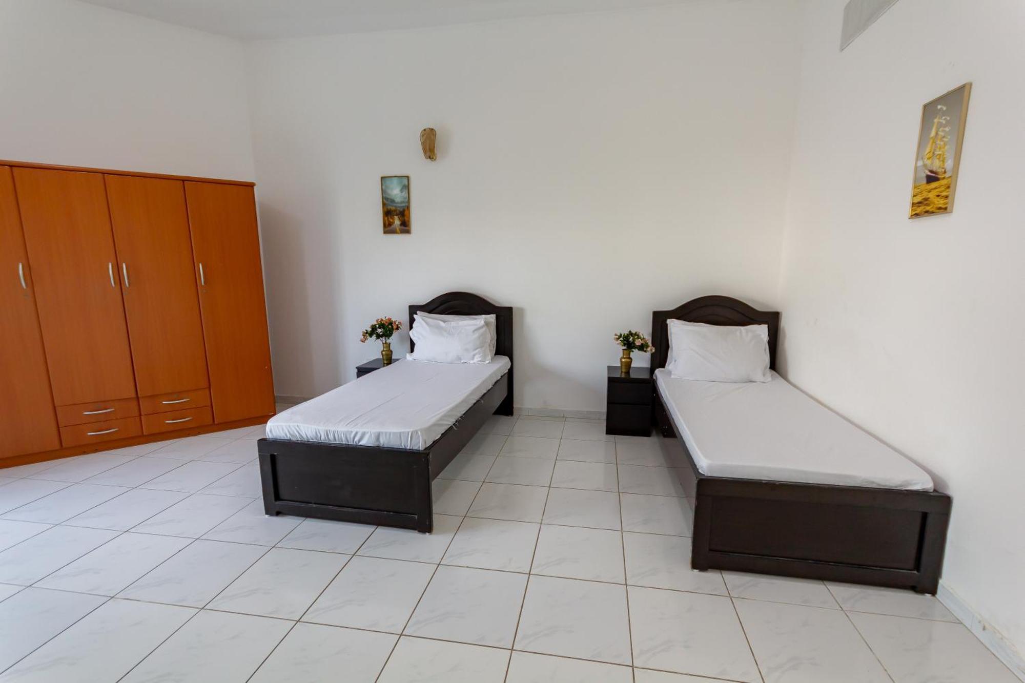 Comfortable Private Rooms In Compound Housing Dubai Eksteriør bilde